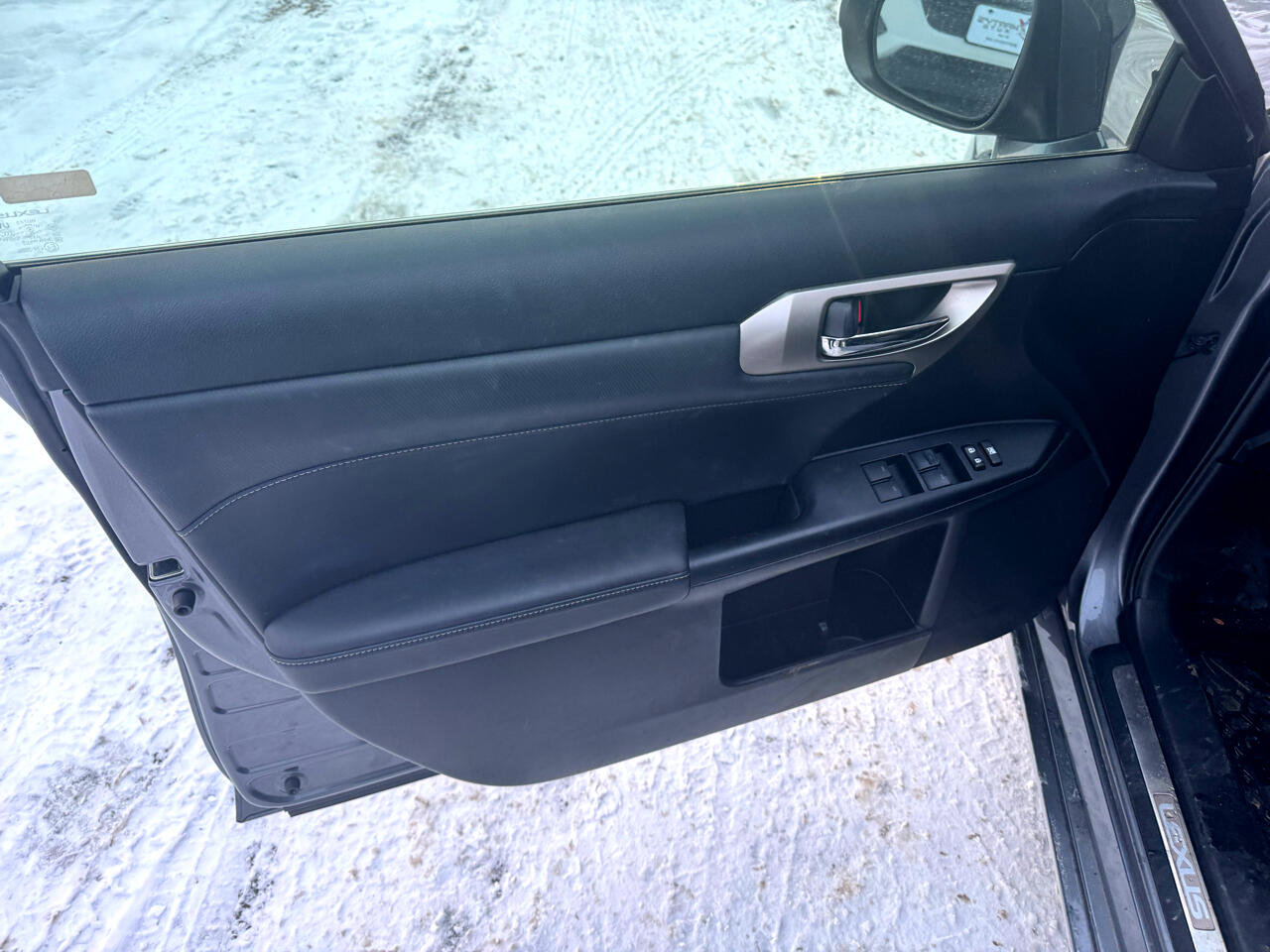 Used 2017 Lexus CT 200h image 9