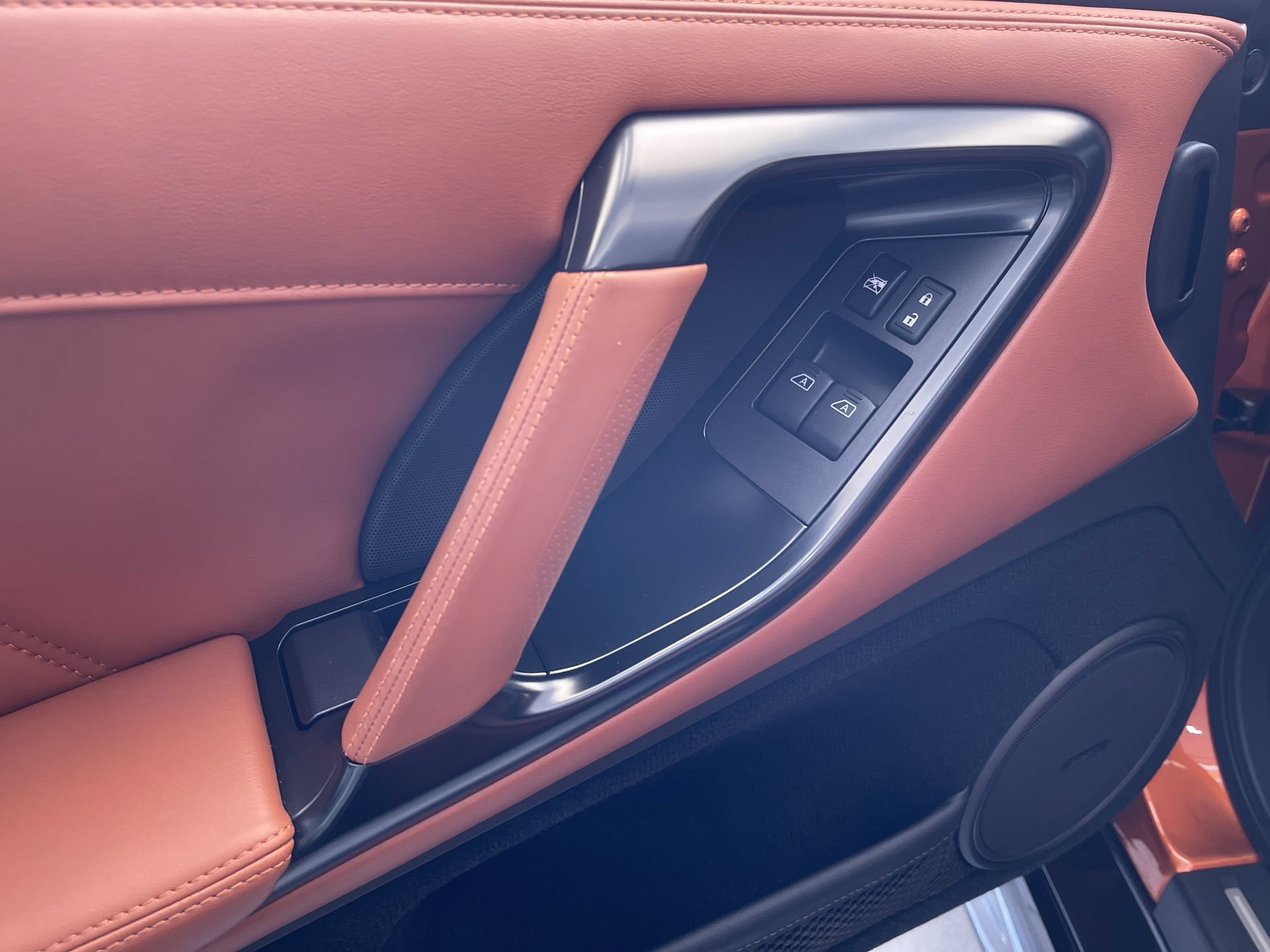 Used 2018 Nissan GT-R Premium w/ Premium Interior Package AWD/4WD image 13
