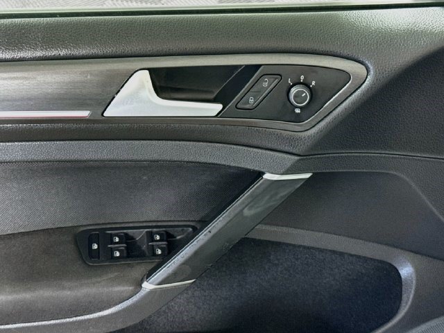Used 2019 Volkswagen GTI SE FWD image 22