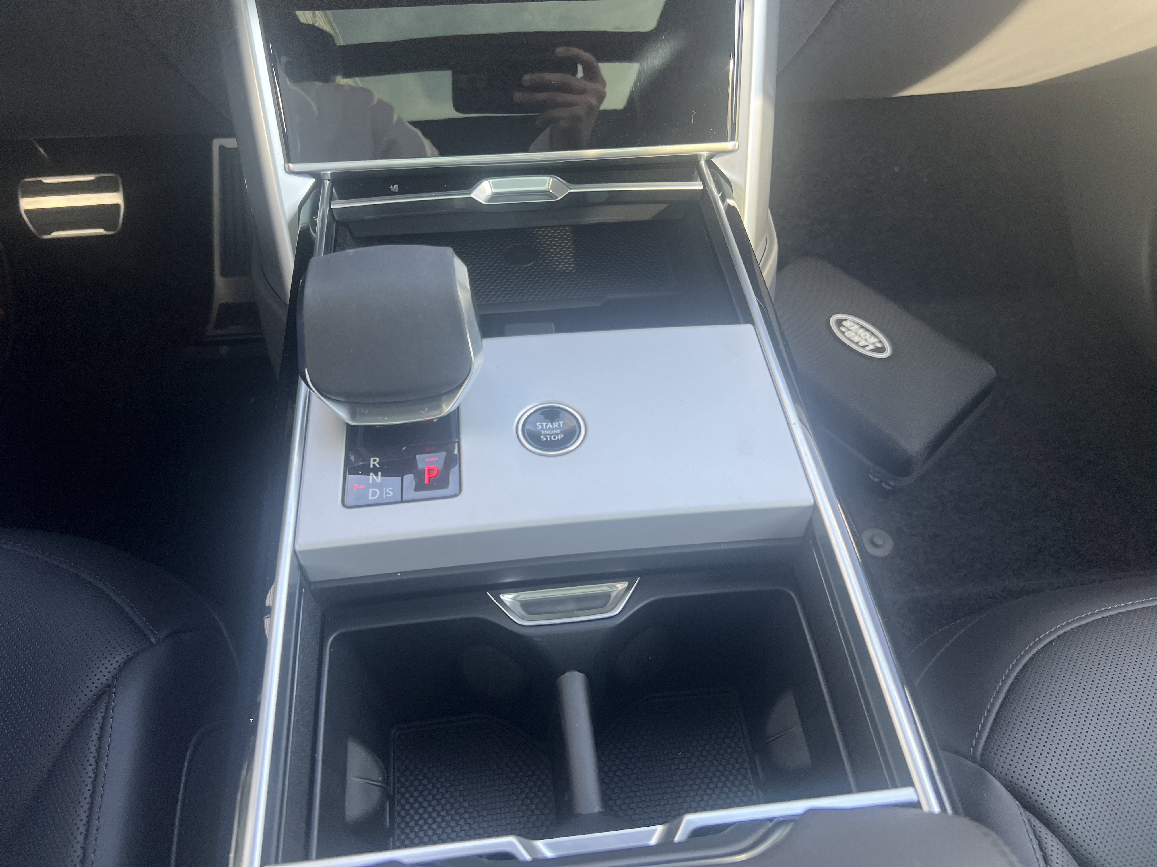 New 2025 Land Rover Range Rover Long Wheelbase SE image 15