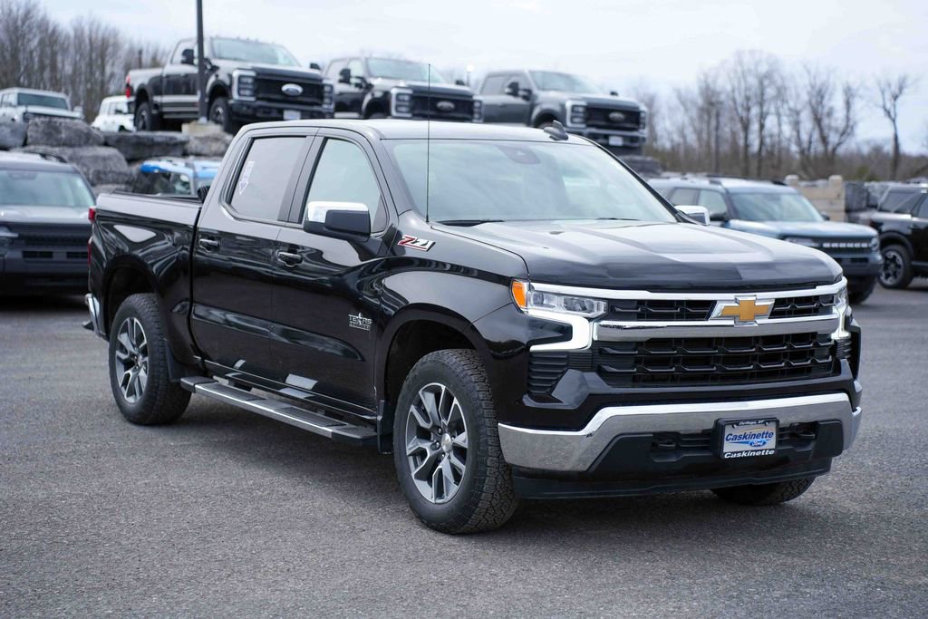 Used 2024 Chevrolet Silverado 1500 LT image 3