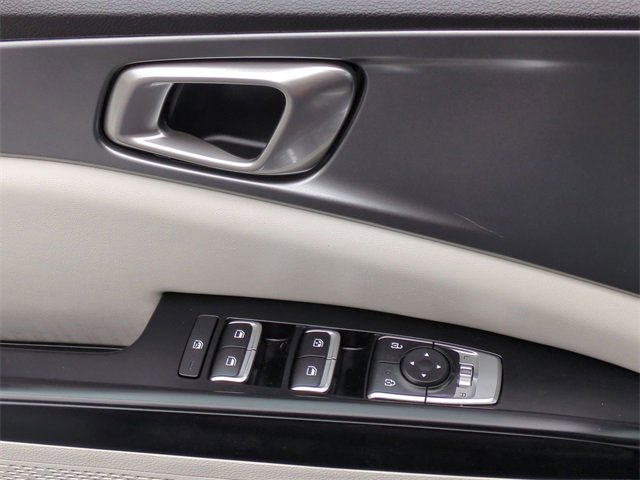 Used 2024 Kia Carnival LX image 23