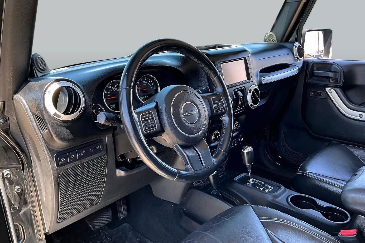 Used 2014 Jeep Wrangler Unlimited Rubicon w/ Connectivity Group AWD/4WD image 16