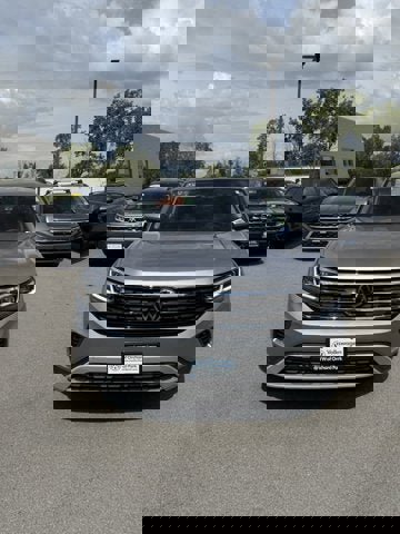 Certified 2022 Volkswagen Atlas SE image 2