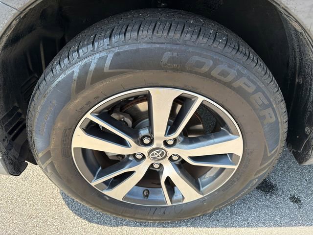 Used 2016 Toyota RAV4 XLE FWD image 11