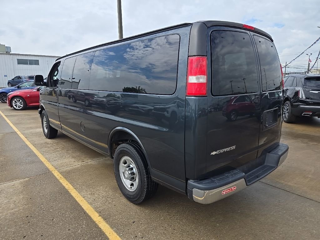 Used 2017 Chevrolet Express 3500 LT w/ LT Preferred Equipment Group image 7