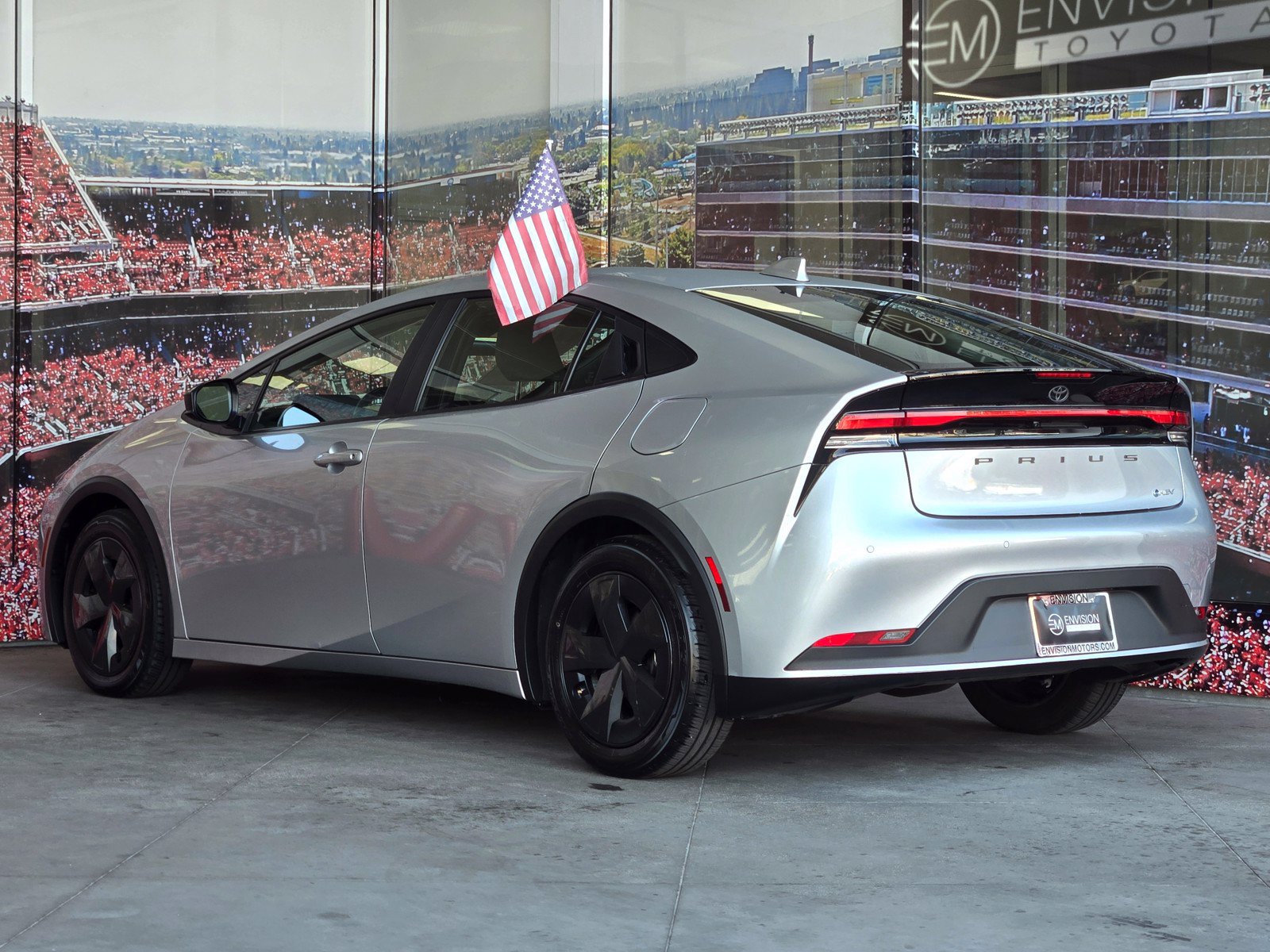 Certified 2025 Toyota Prius LE FWD image 5
