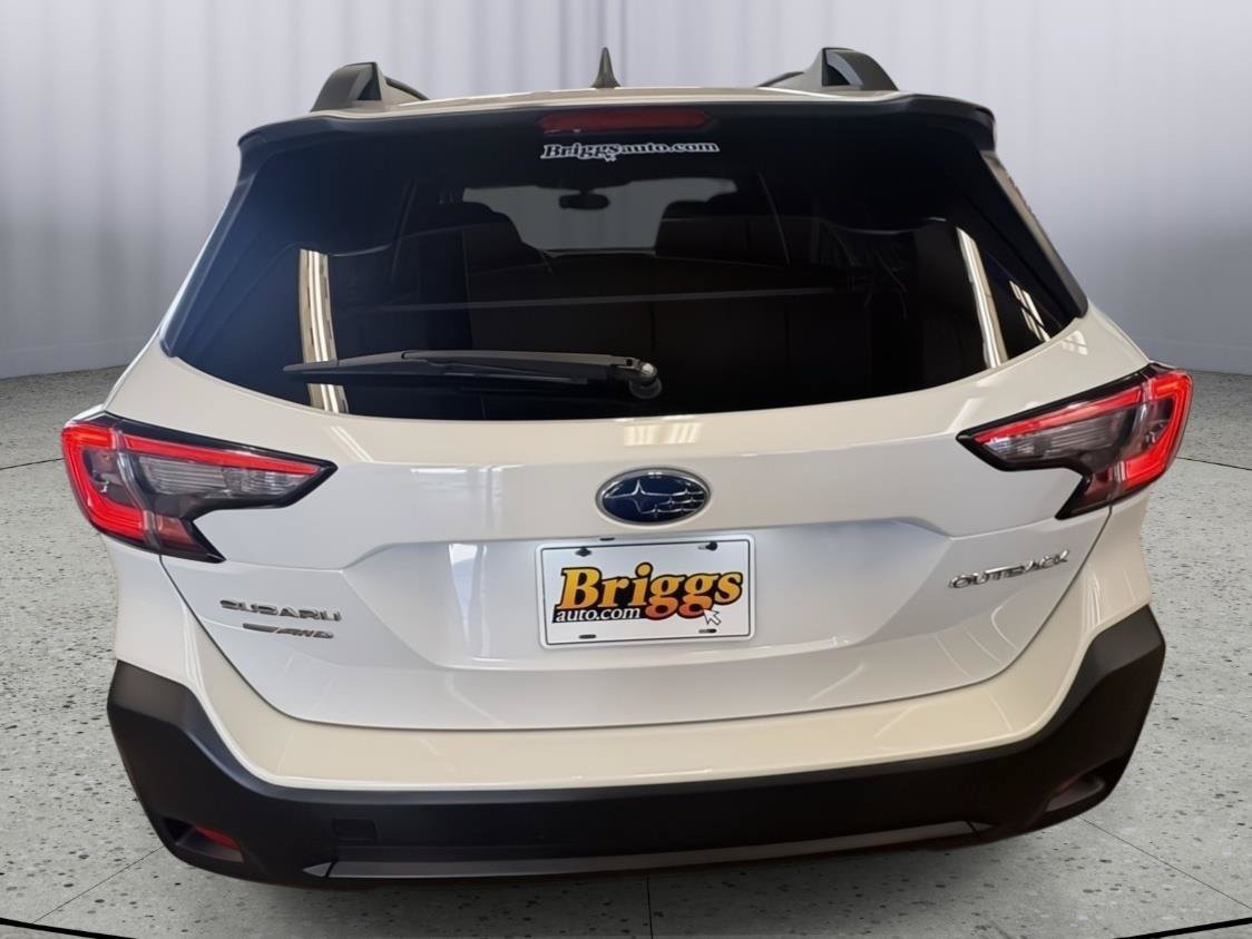 Used 2024 Subaru Outback Premium AWD/4WD image 4