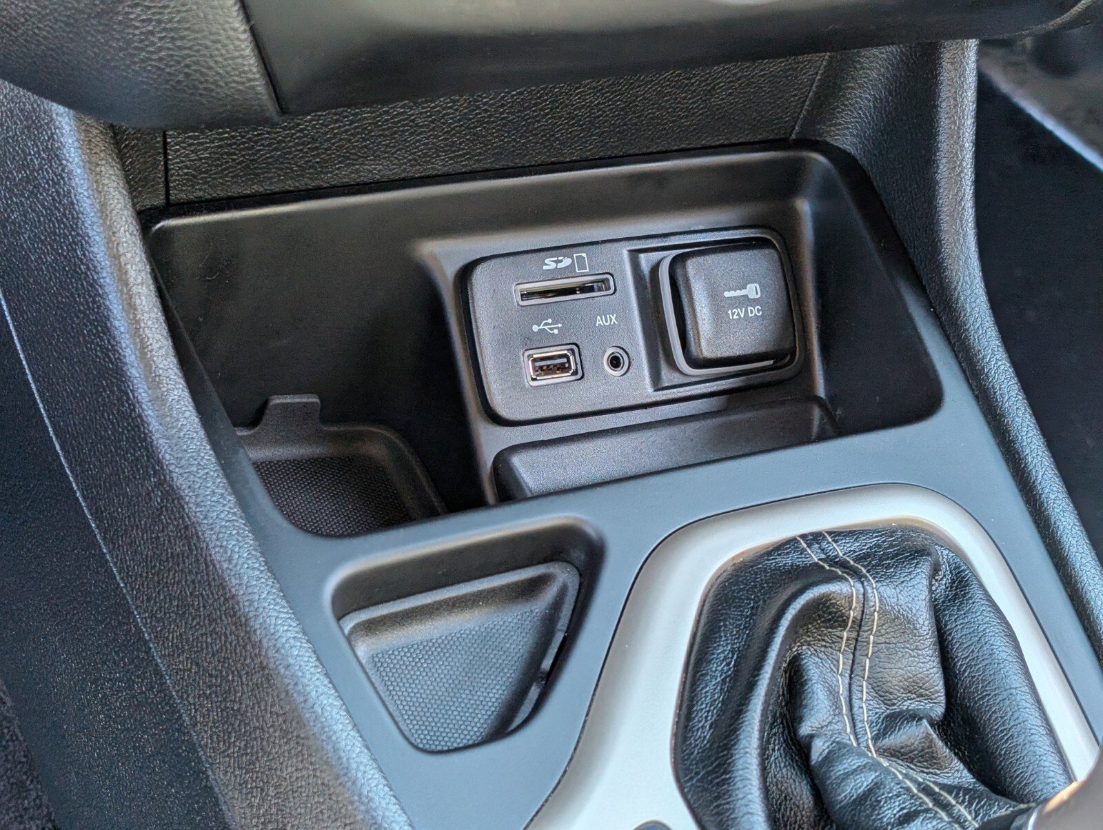 Used 2017 Jeep Cherokee Altitude image 23