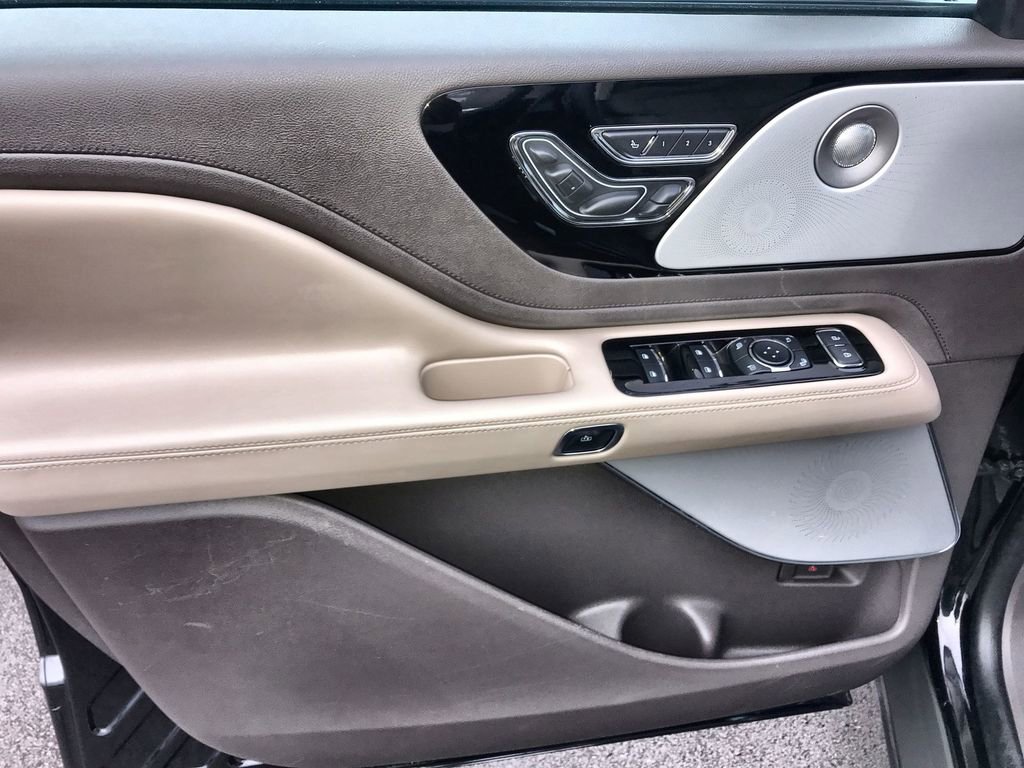 Used 2023 Lincoln Aviator Reserve w/ Equipment Group 201A image 13