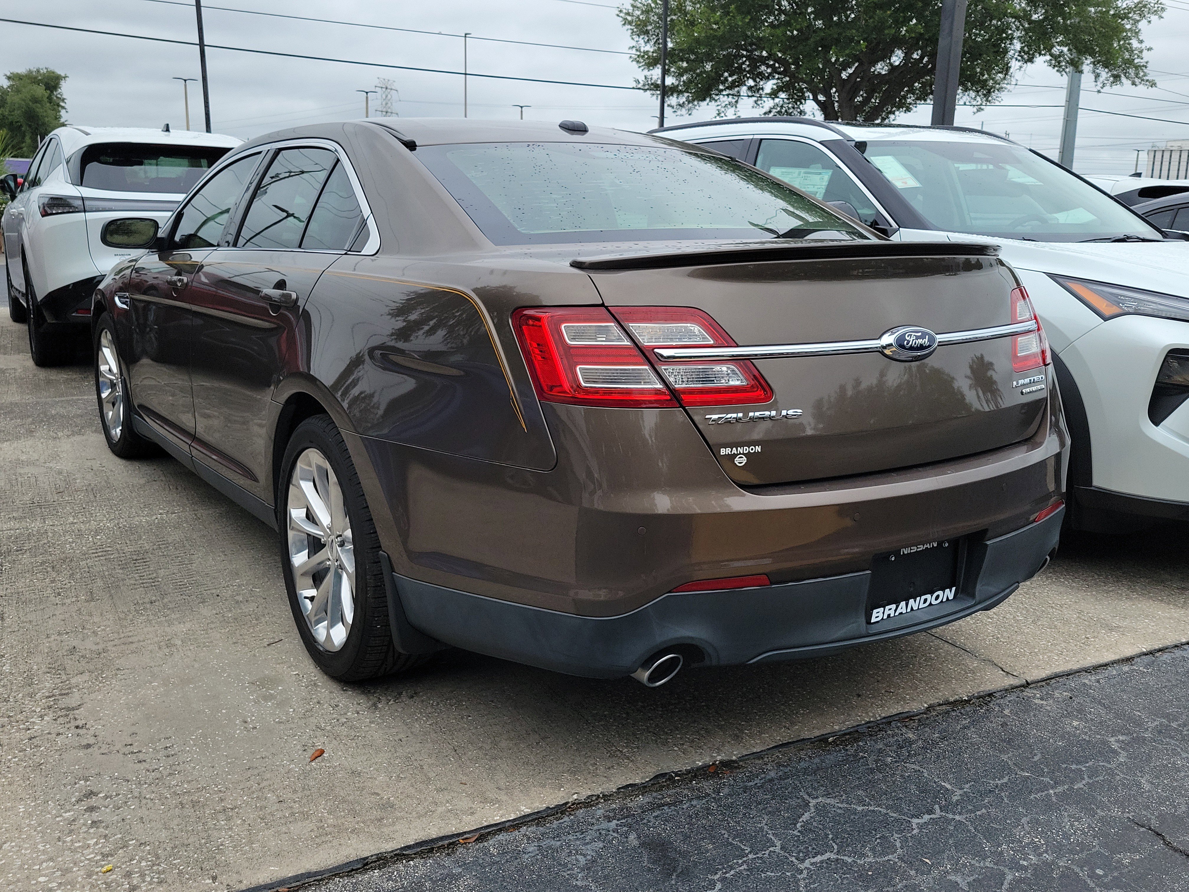 Used 2015 Ford Taurus Limited w/ Equipment Group 301A FWD image 6