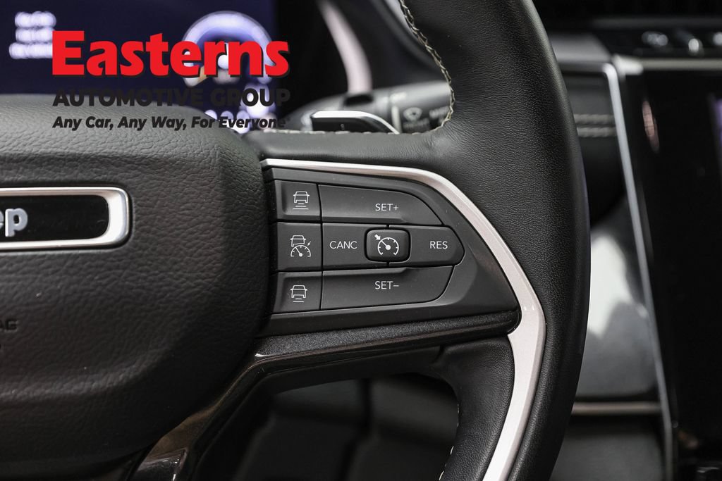 Used 2022 Jeep Grand Cherokee L Laredo w/ Luxury Tech Group I AWD/4WD image 16