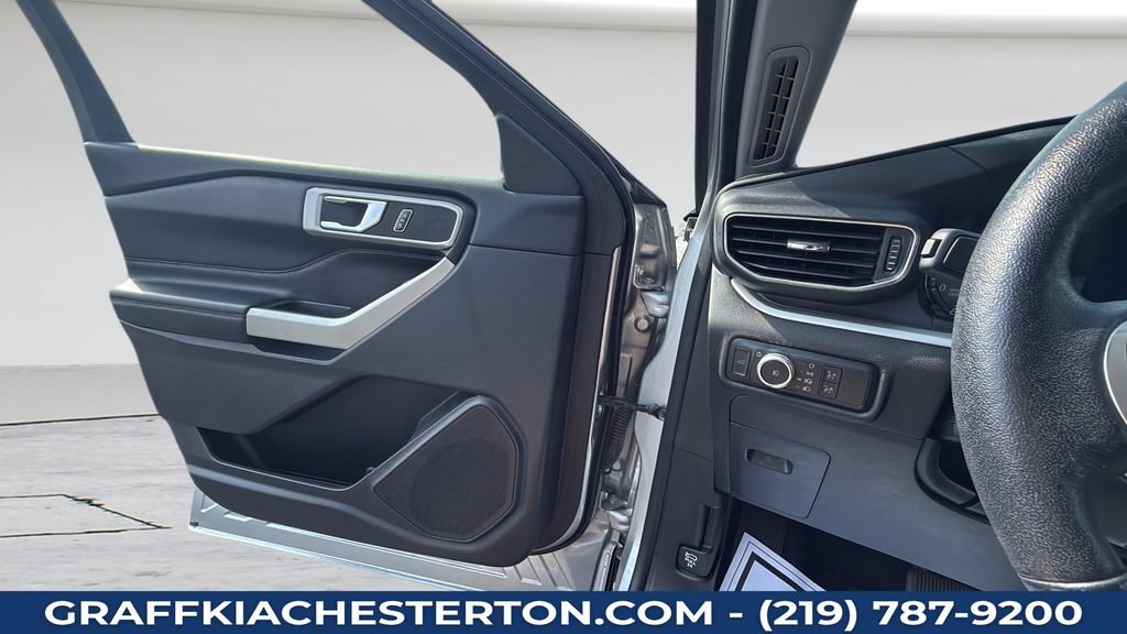 Used 2021 Ford Explorer XLT w/ Equipment Group 202A AWD/4WD image 26