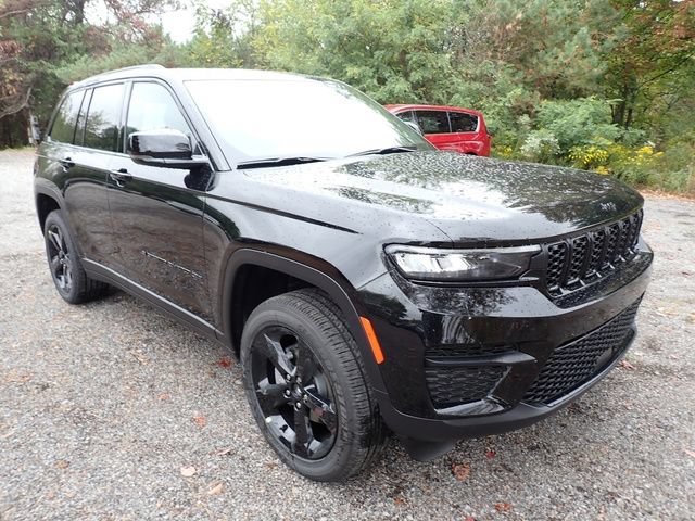New 2025 Jeep Grand Cherokee Altitude AWD/4WD image 9