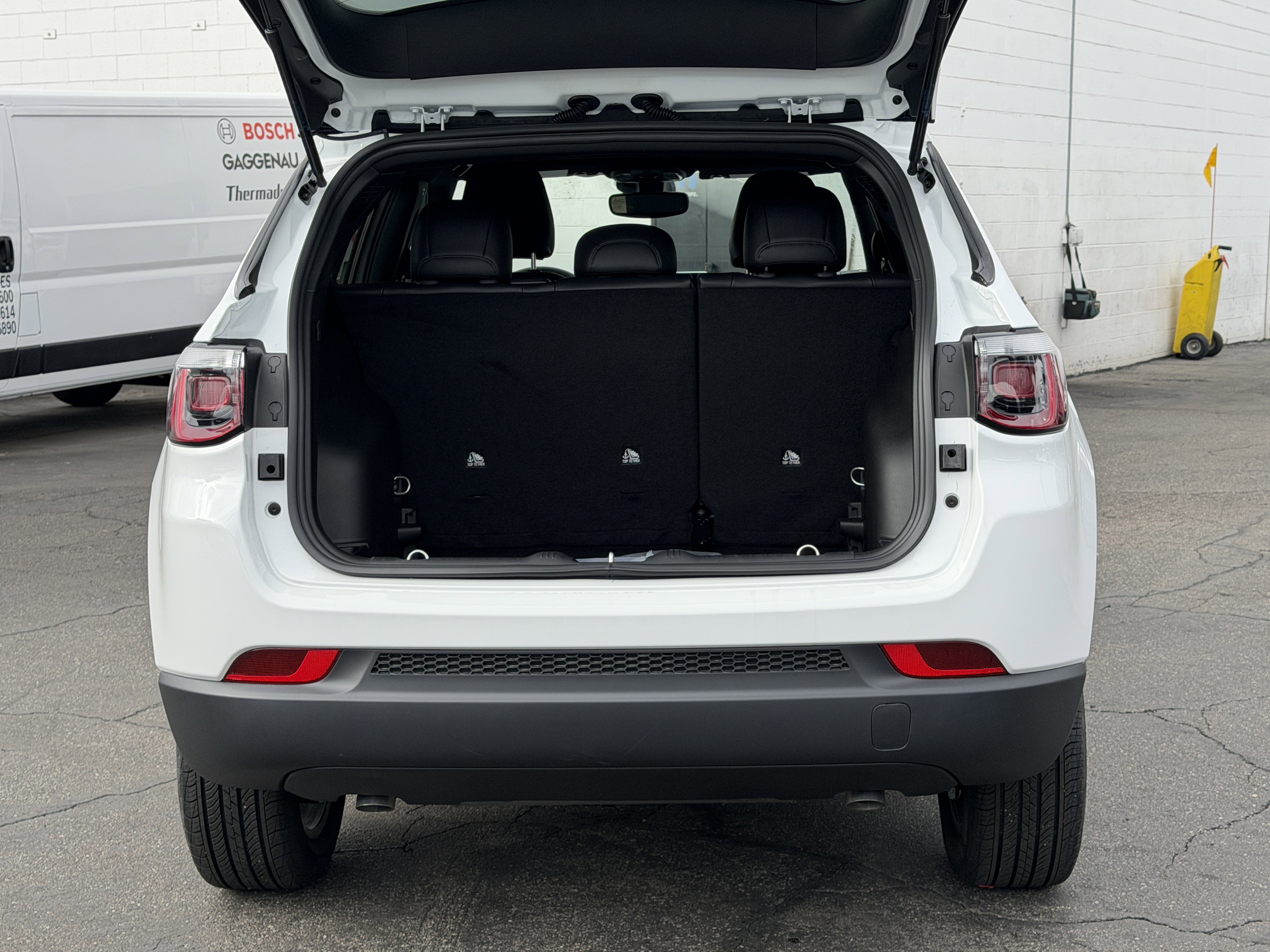 New 2026 Jeep Compass Latitude image 14