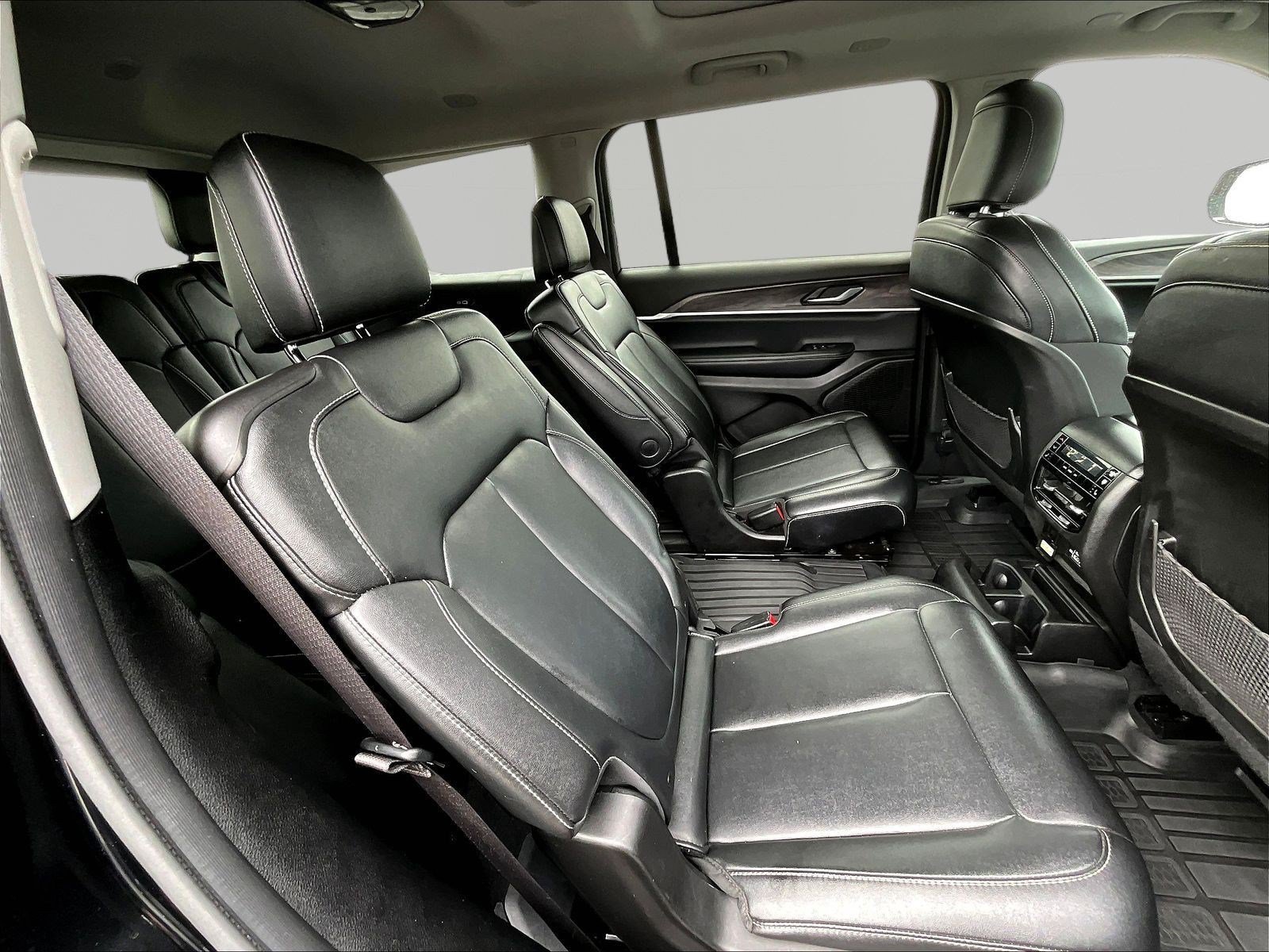 Used 2023 Jeep Grand Cherokee L Limited AWD/4WD image 25