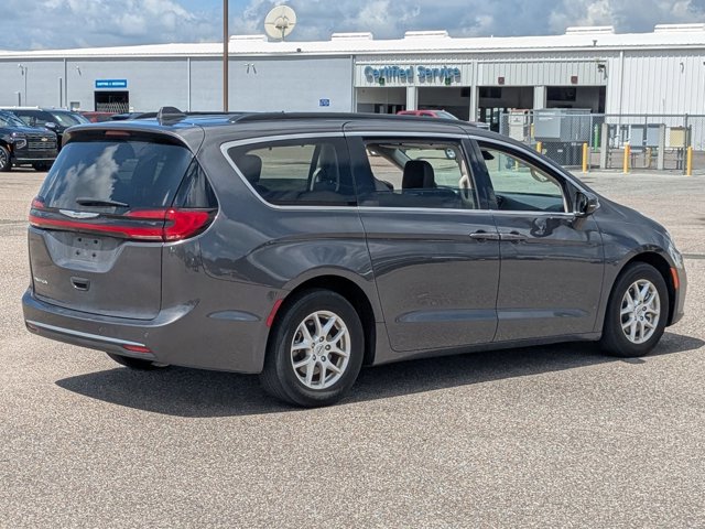 Used 2022 Chrysler Pacifica Touring-L FWD image 5