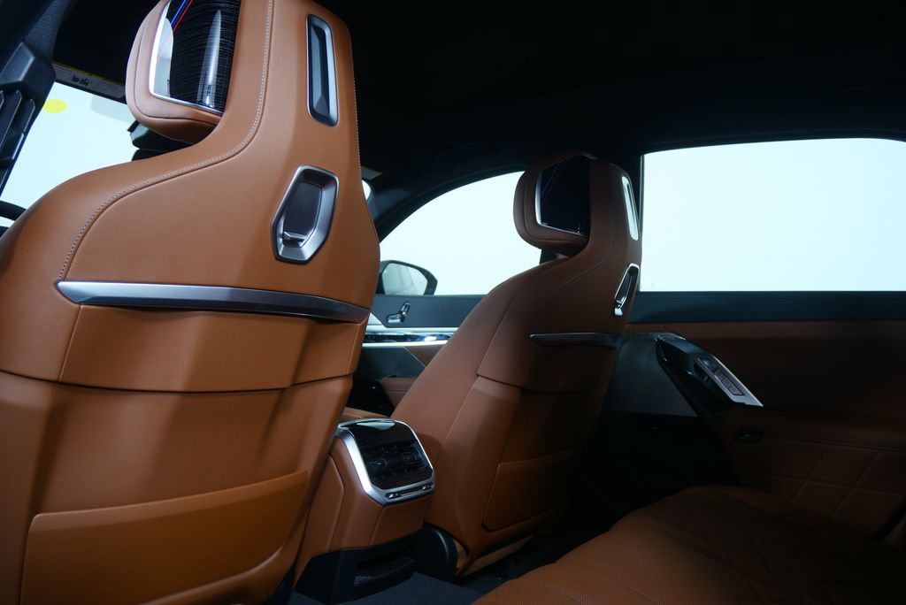 New 2026 BMW i7 xDrive60 w/ Executive Package AWD/4WD image 17