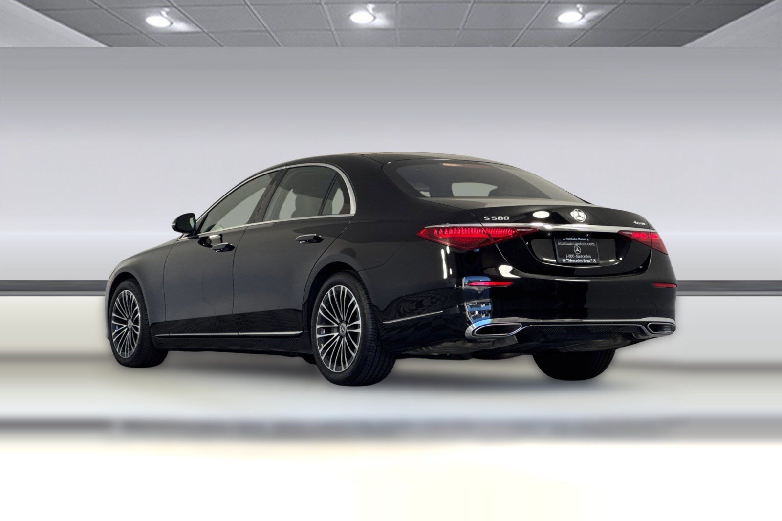 Used 2024 Mercedes-Benz S 580 4MATIC Sedan image 3