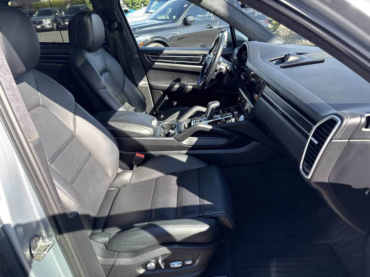 Used 2021 Porsche Cayenne GTS AWD/4WD image 23