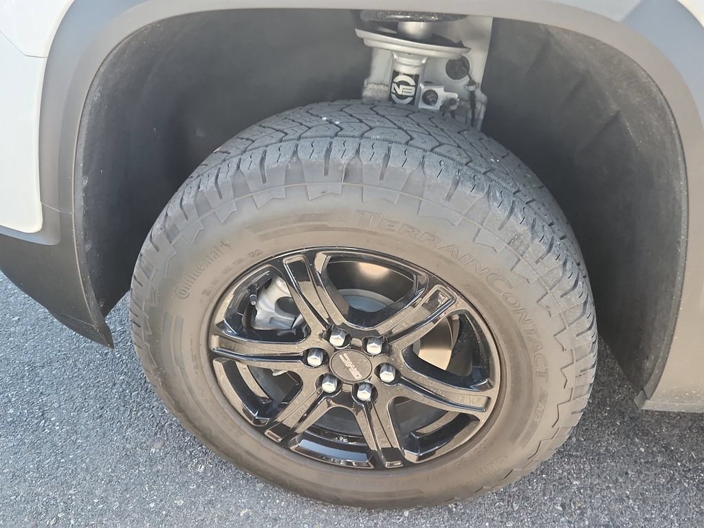 Used 2023 GMC Acadia AT4 w/ Technology Package AWD/4WD image 17