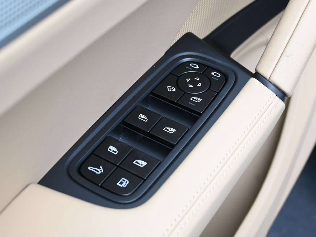 Certified 2025 Porsche Cayenne E-Hybrid AWD/4WD image 9