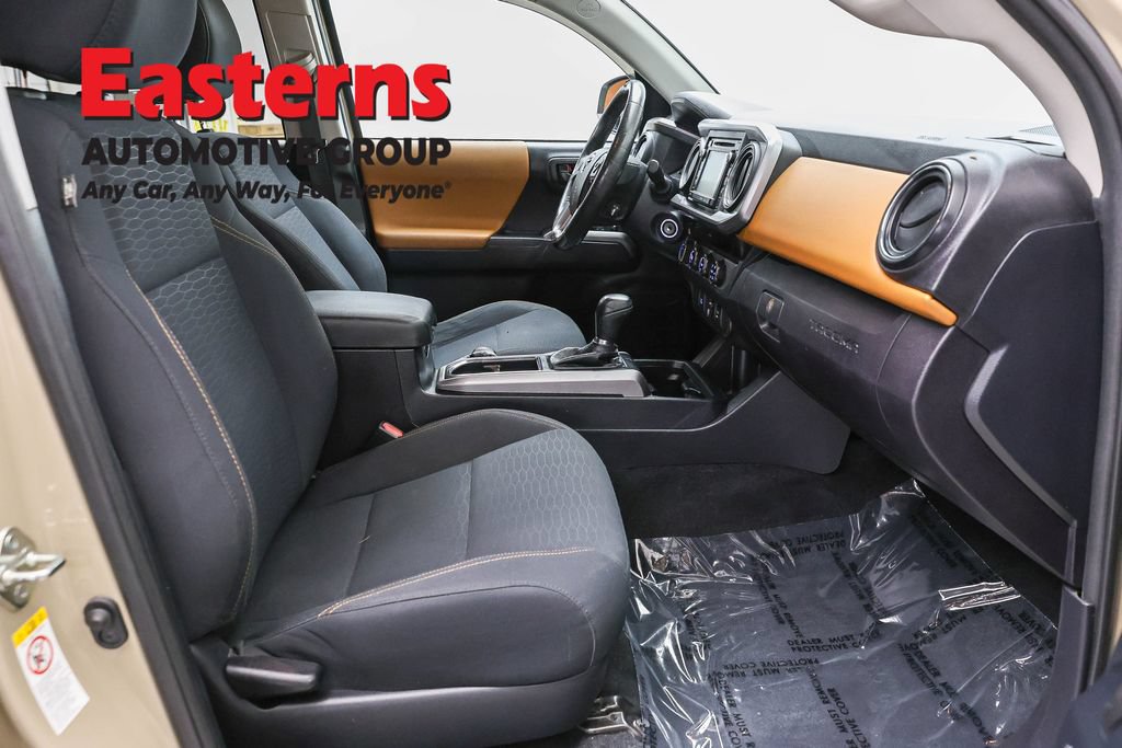 Used 2018 Toyota Tacoma SR5 AWD/4WD image 22