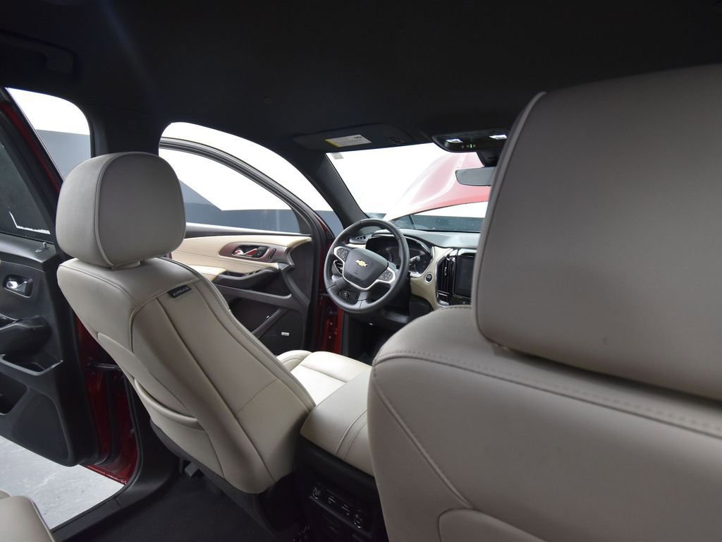 Used 2023 Chevrolet Traverse Premier image 20