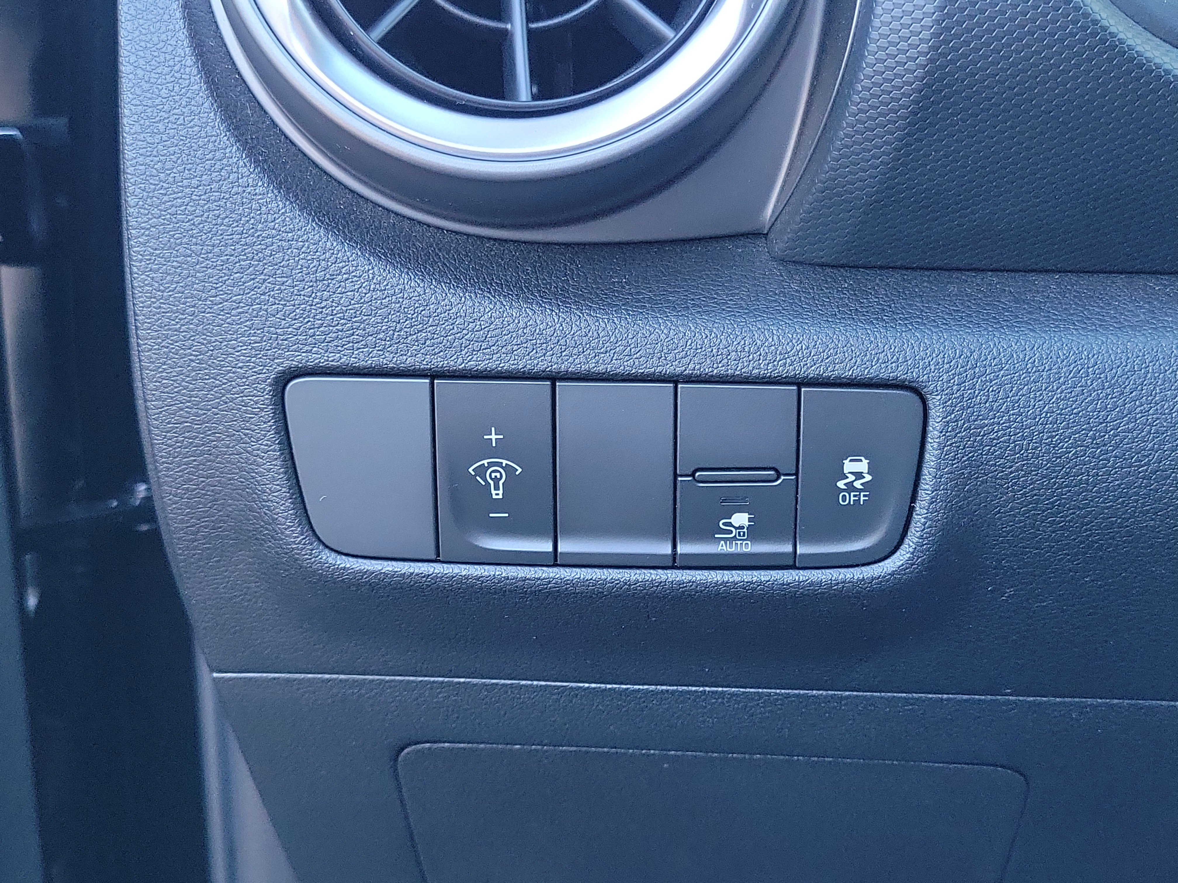 Certified 2023 Hyundai Kona SE w/ Cargo Package image 16