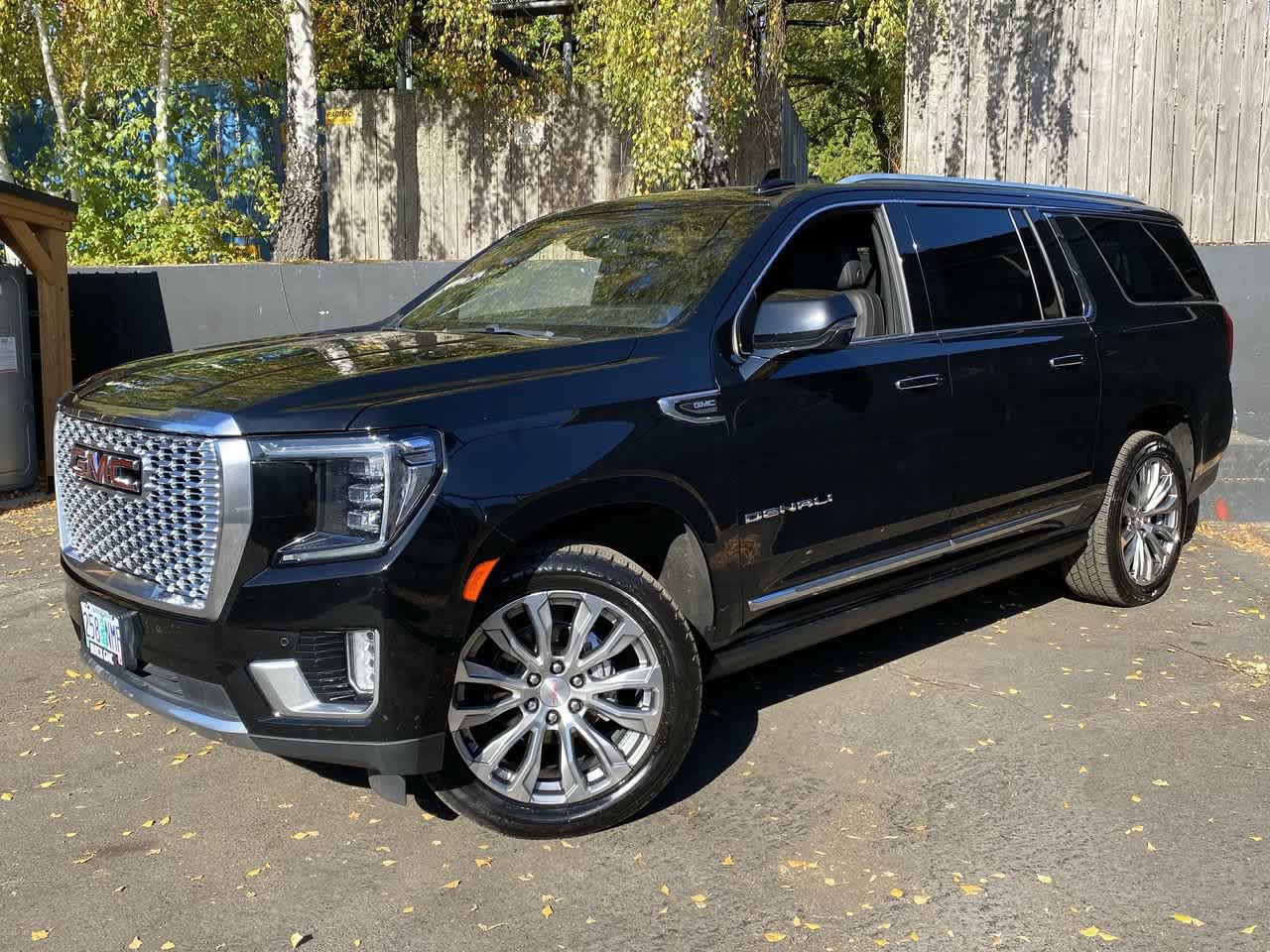 Used 2022 GMC Yukon XL Denali w/ Max Trailering Package AWD/4WD image 1
