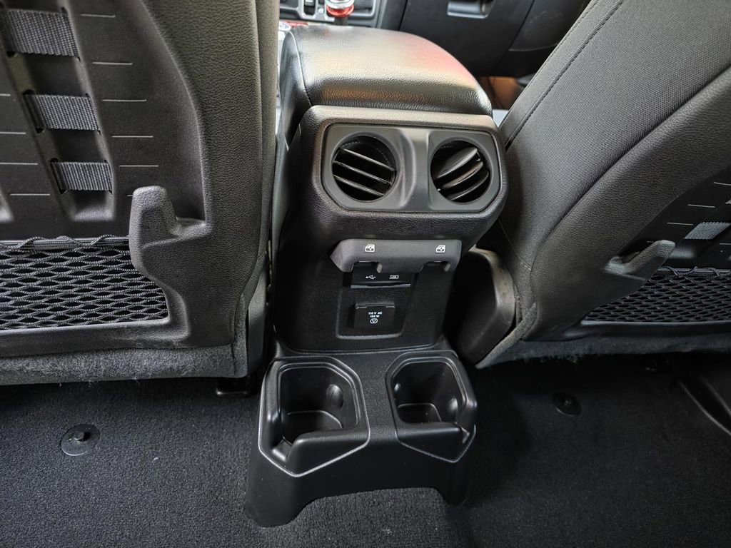 Used 2018 Jeep Wrangler Unlimited Rubicon AWD/4WD image 12