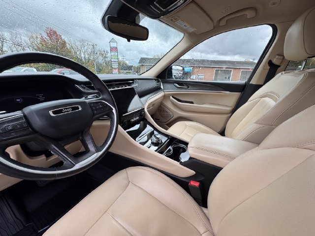Used 2021 Jeep Grand Cherokee L Limited AWD/4WD image 30