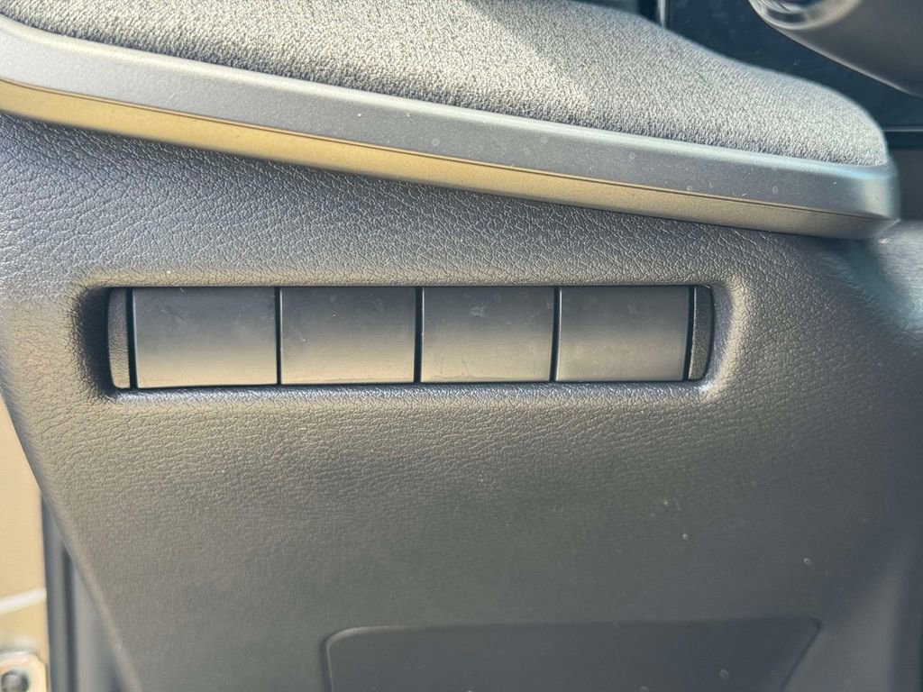 Used 2025 Nissan Kicks SV AWD/4WD image 18