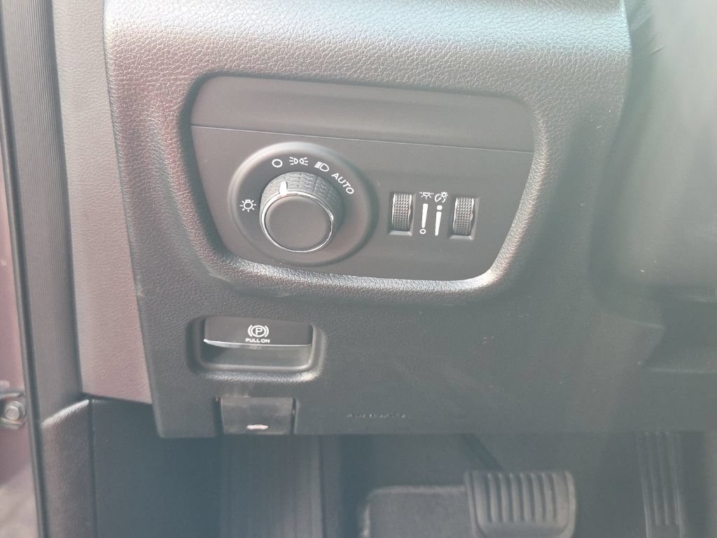 Used 2025 Jeep Grand Cherokee Altitude AWD/4WD image 30