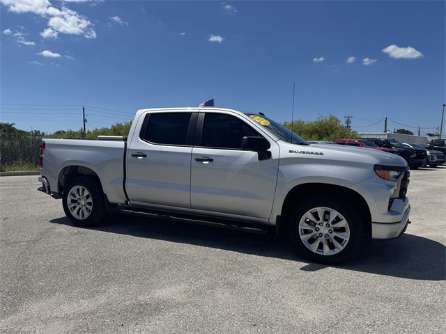 Used 2022 Chevrolet Silverado 1500 Custom image 2