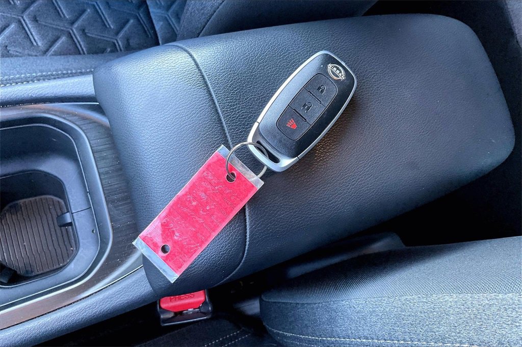 Used 2025 Nissan Kicks SV image 10