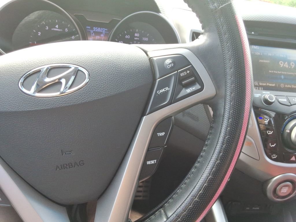 Used 2012 Hyundai Veloster w/ Tech Pkg FWD image 26