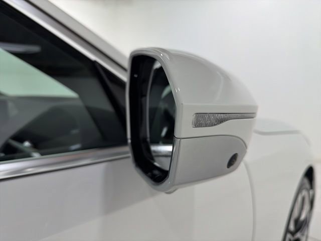 Used 2025 BMW i5 xDrive40 w/ Premium Package image 26