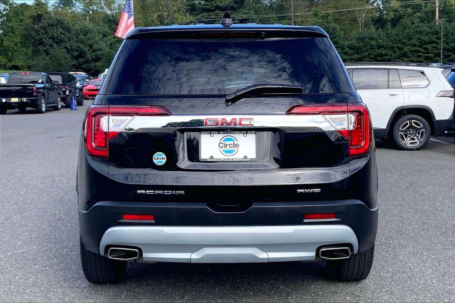 Used 2021 GMC Acadia SLE AWD/4WD image 4