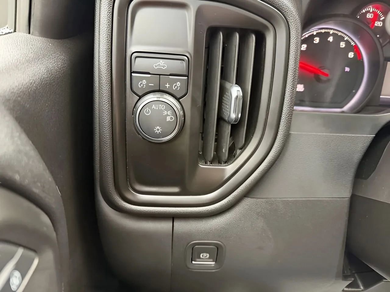 Used 2022 Chevrolet Silverado 1500 W/T image 38