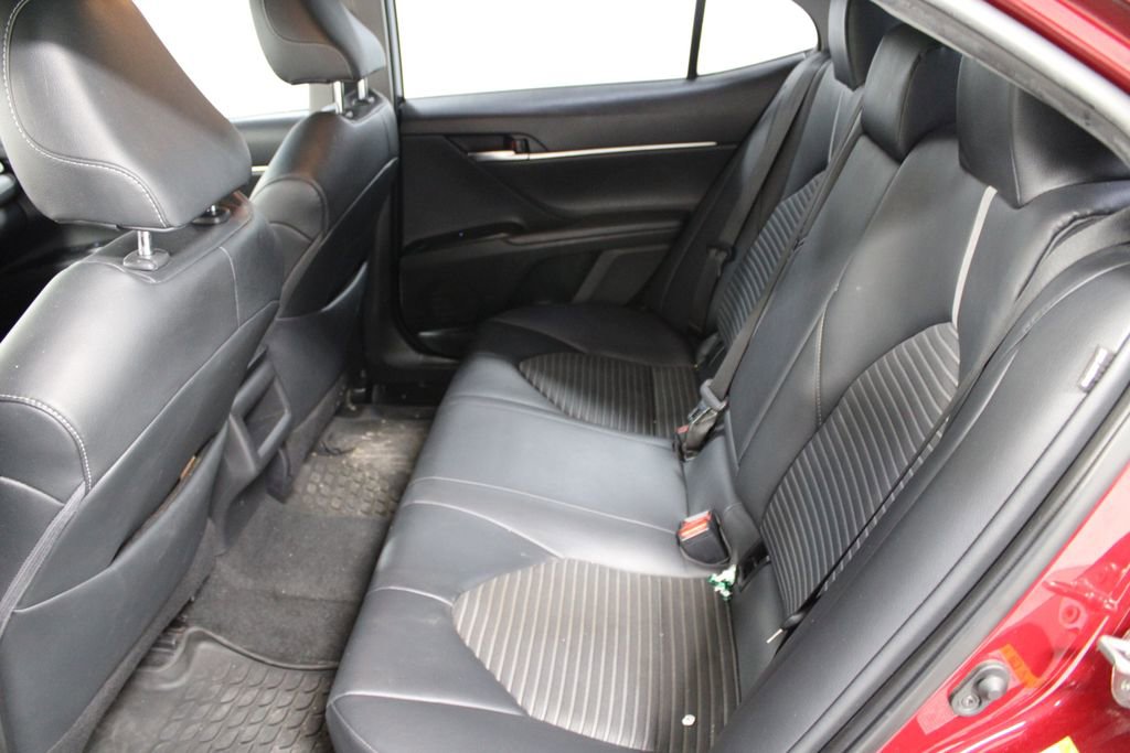 Used 2018 Toyota Camry SE image 16