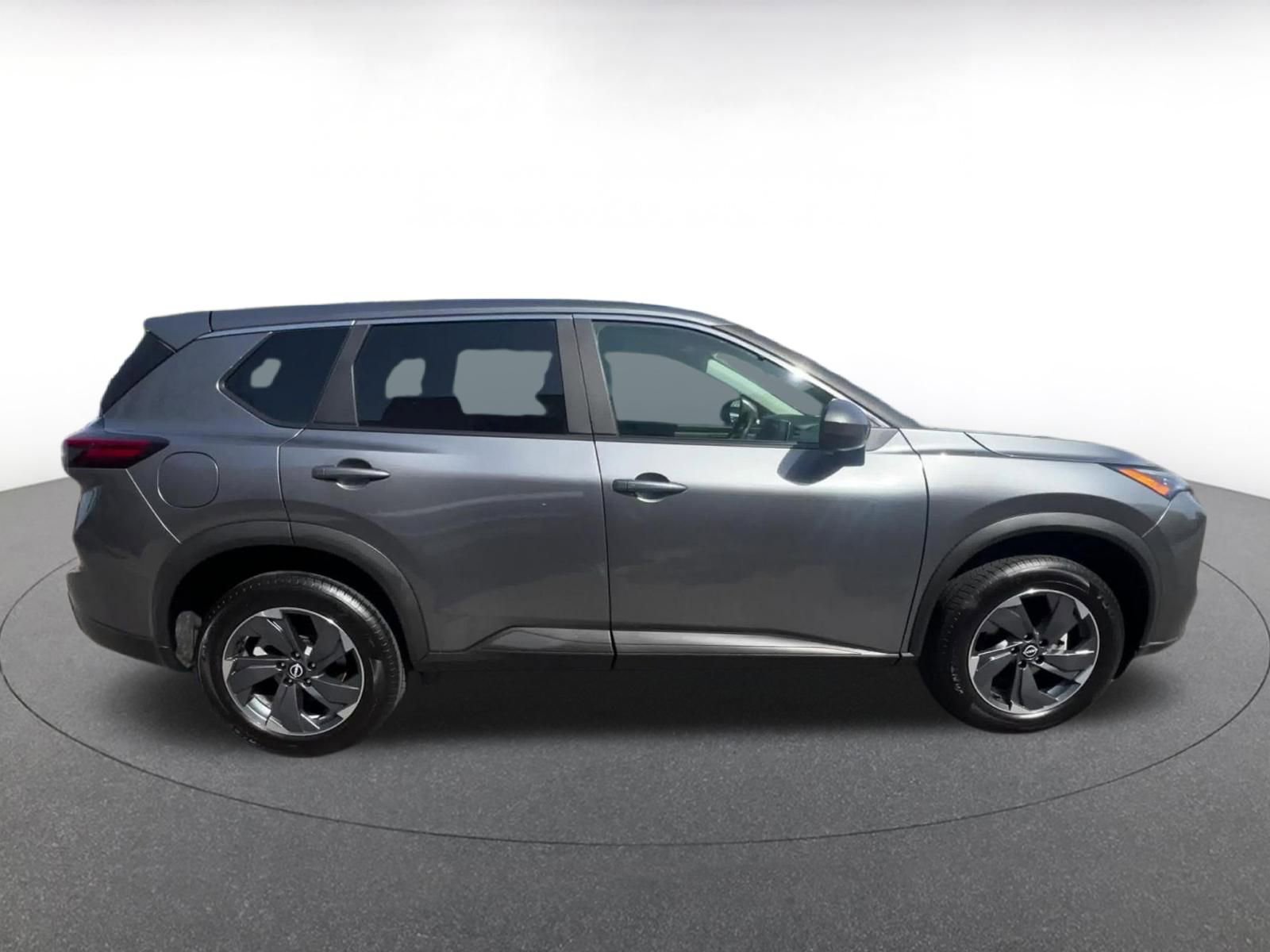 Used 2025 Nissan Rogue SV FWD image 16