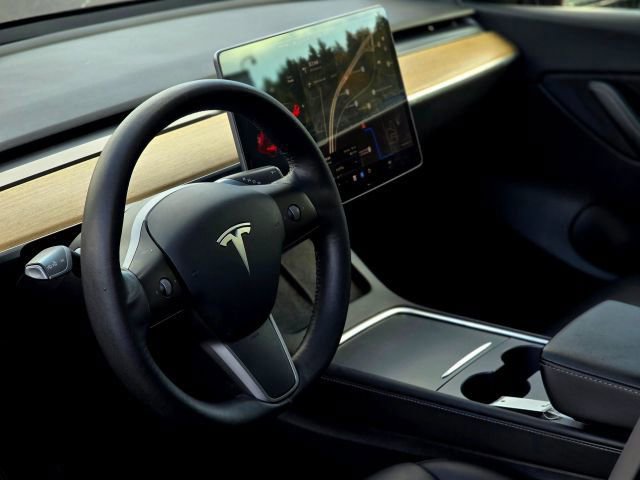 Used 2021 Tesla Model Y Long Range image 12