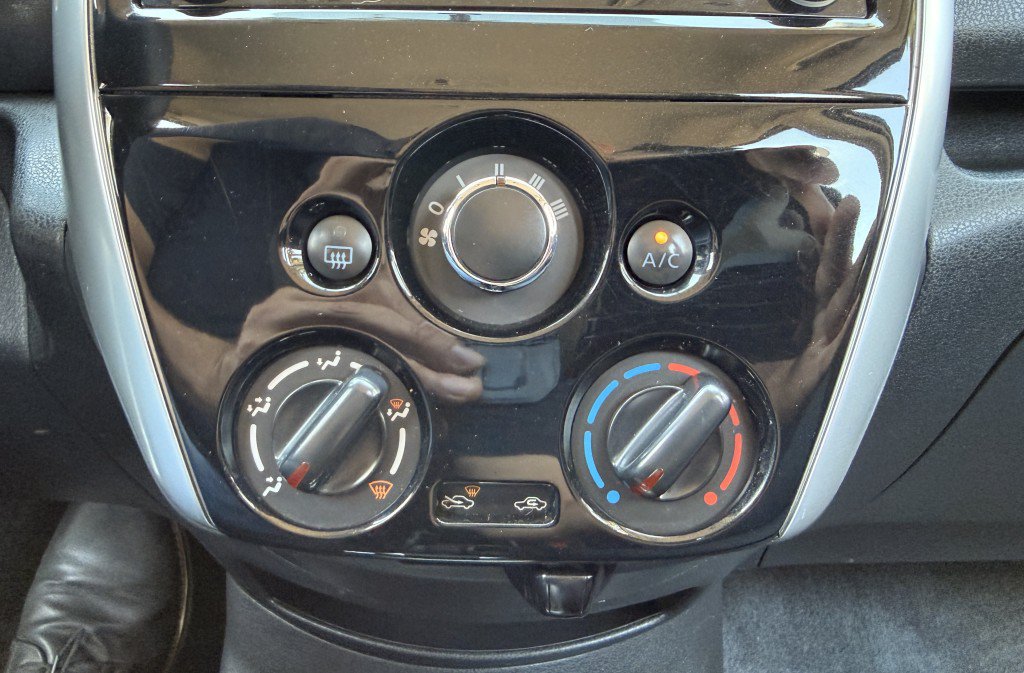 Used 2015 Nissan Versa Note FWD image 26