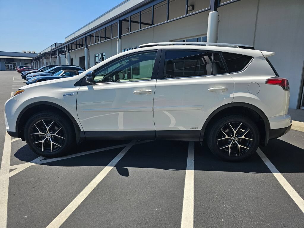 Used 2018 Toyota RAV4 SE w/ Advanced Technology Package AWD/4WD image 2