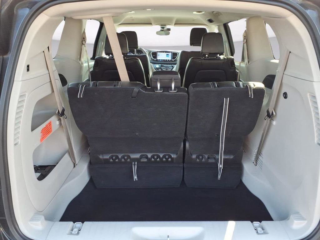 Used 2024 Chrysler Pacifica Touring-L FWD image 28