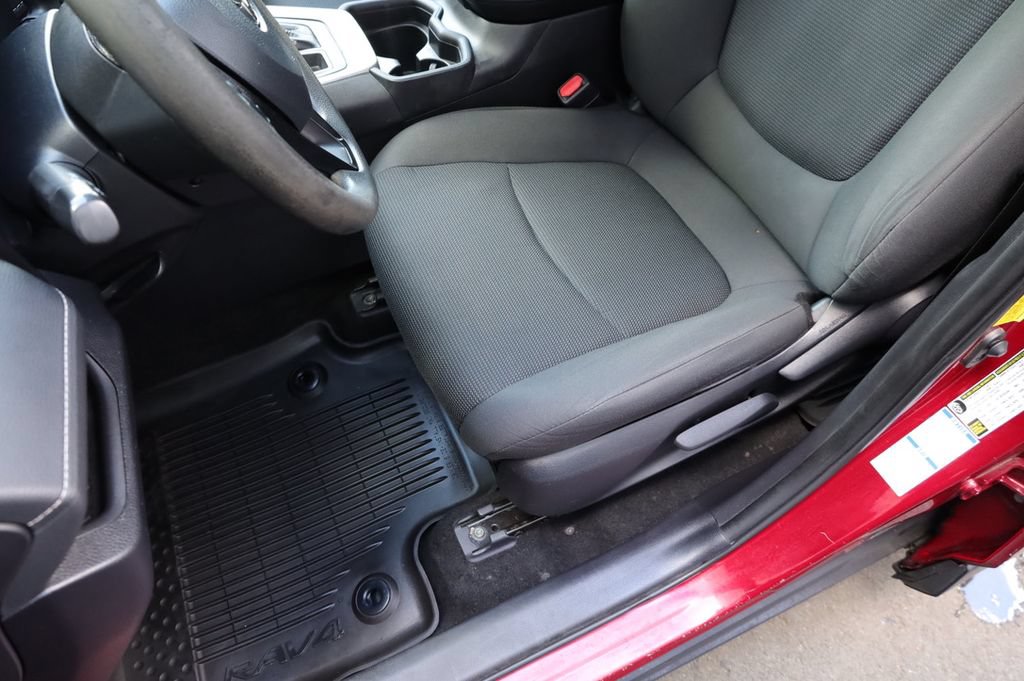 Certified 2021 Toyota RAV4 LE AWD/4WD image 20