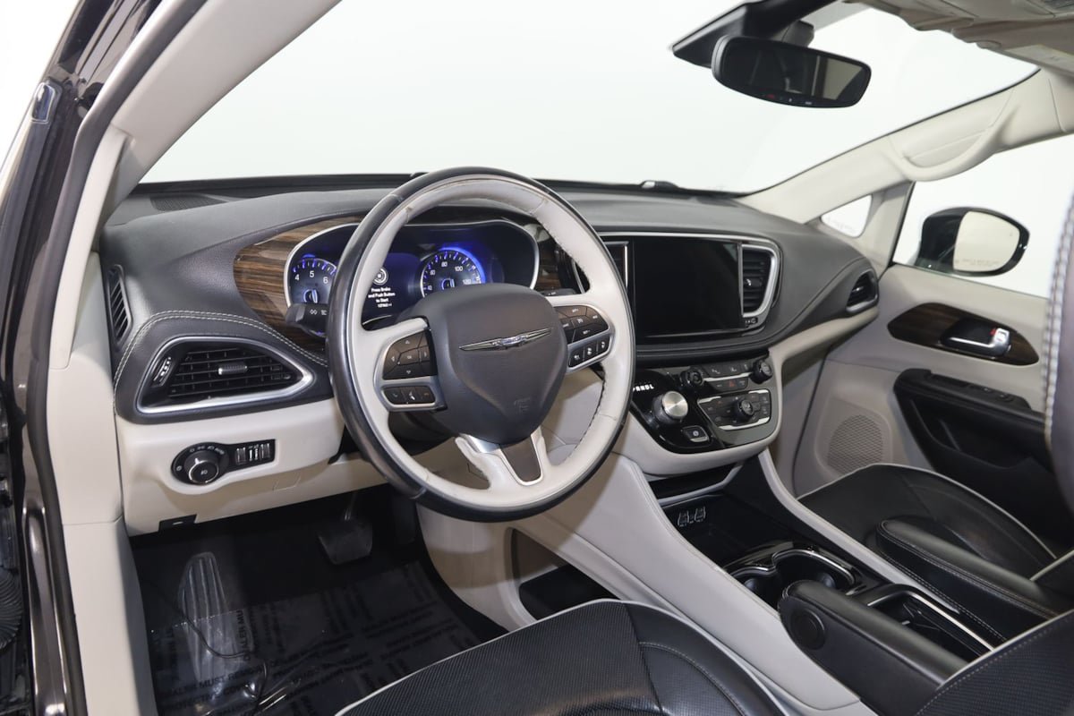 Used 2021 Chrysler Pacifica Limited AWD/4WD image 29