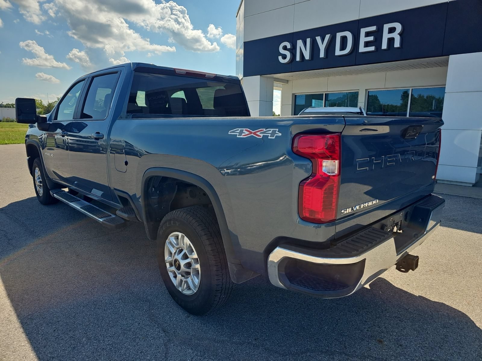 Used 2025 Chevrolet Silverado 2500 LT w/ Convenience Package AWD/4WD image 4