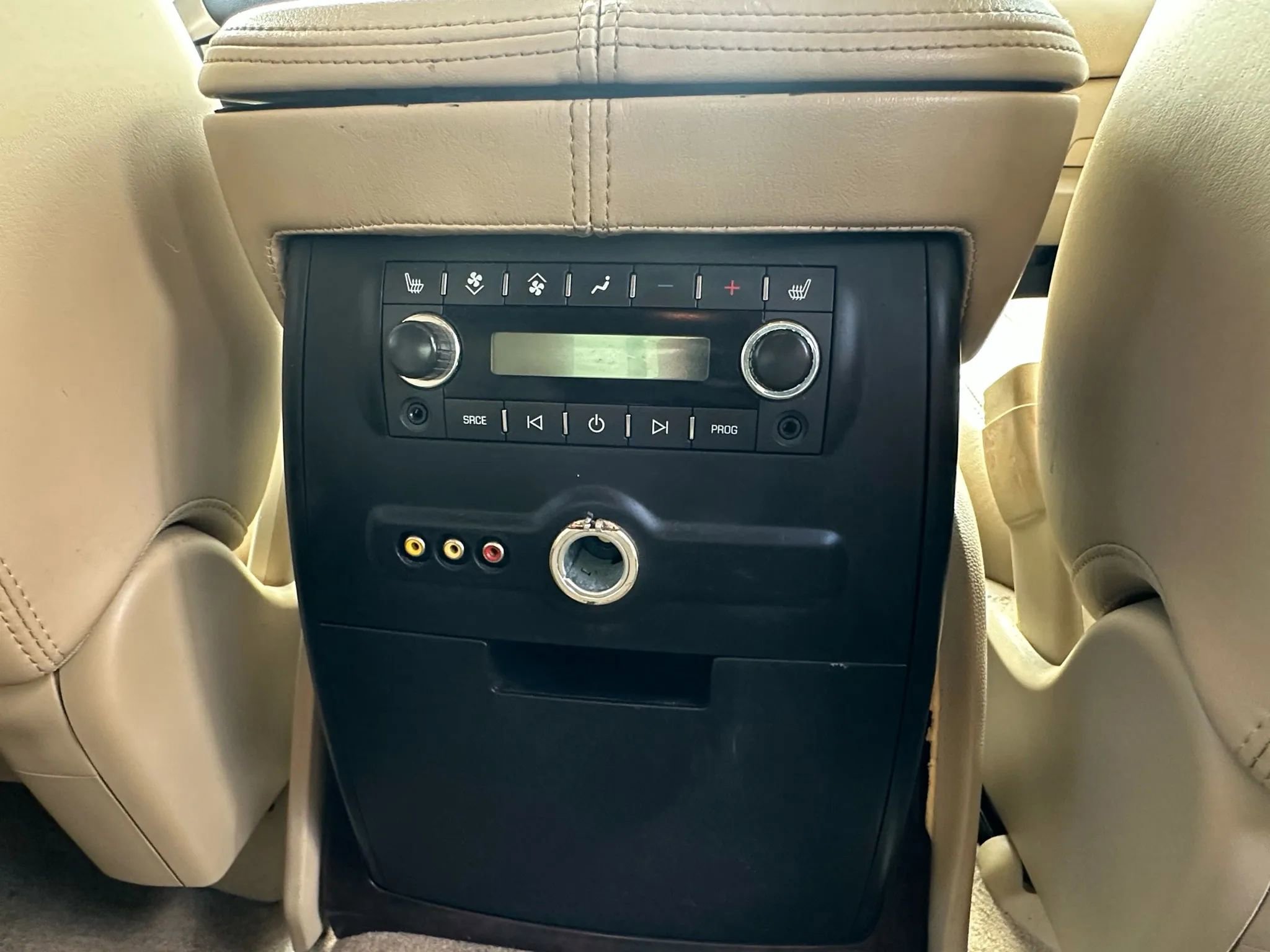 Used 2010 Cadillac Escalade Premium image 24